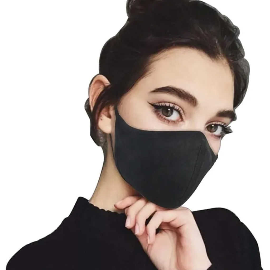Покажи черные маски. Черная маска. Девушка в черной маске. Девушка в Сорнай маске. Маска для лица.